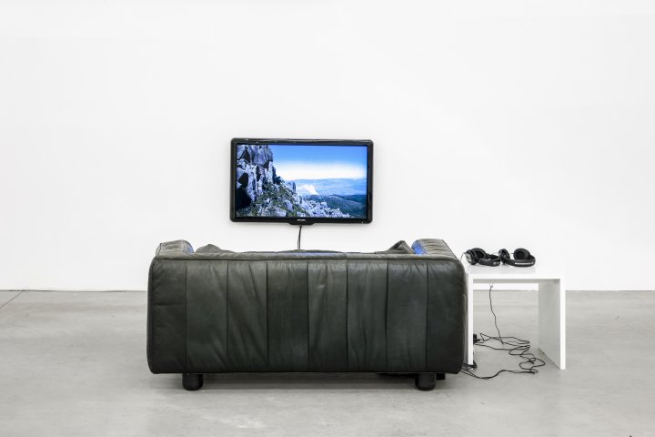 Mas%20continua%20a%20vida...-%20Installationsansicht